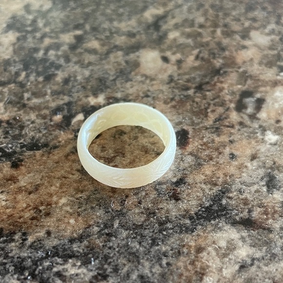 Groove Silicone Ring Women’s Size 5 Pearl White Jewelry Work Gym Breathable Ring - Picture 2 of 6